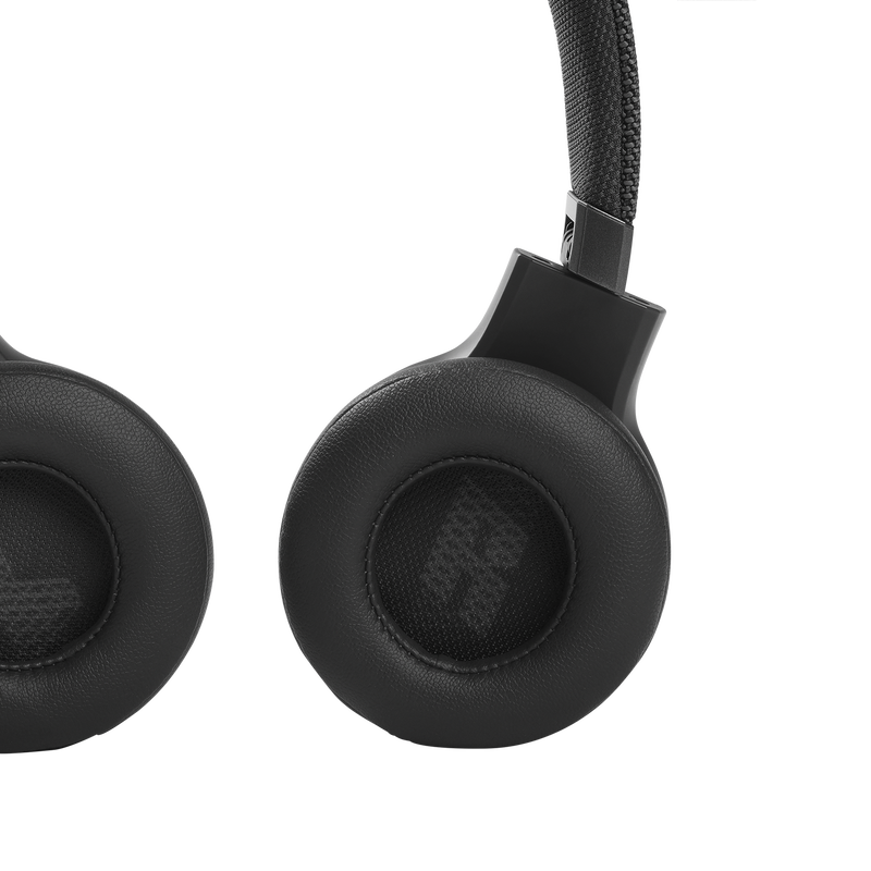 JBL Live 460NC - Black - Wireless on-ear NC headphones - Detailshot 3 image number null